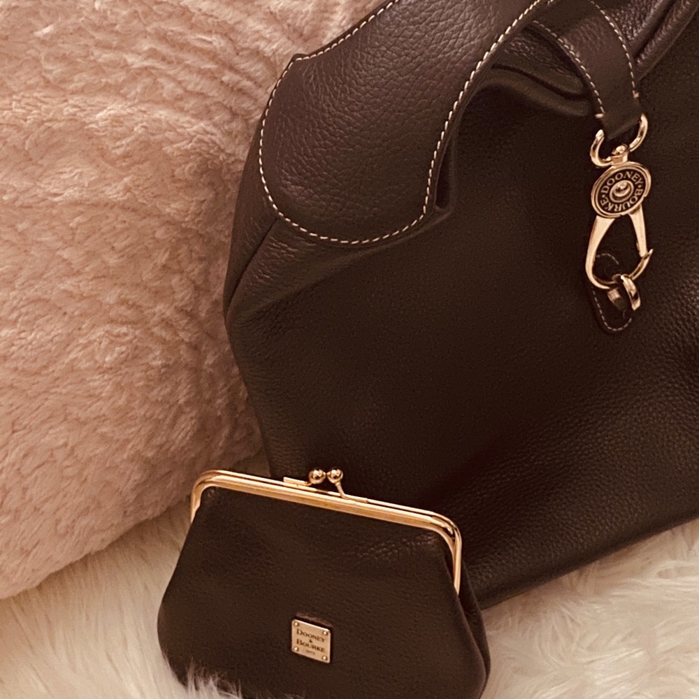 NWOT Dooney & Bourke Shoulder Bag w/ coin bag 👜